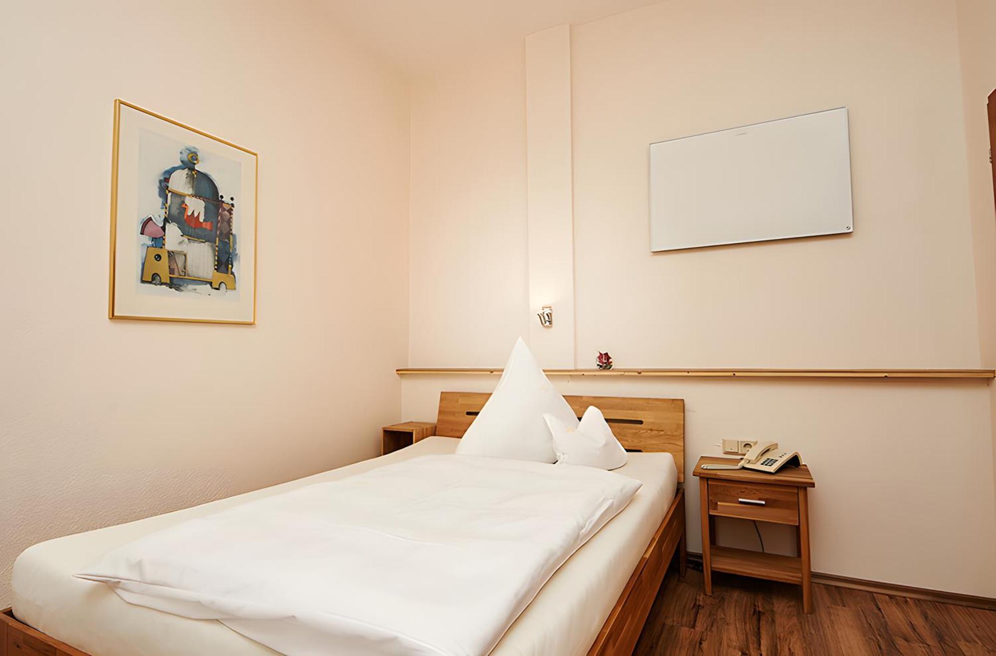 Vegan Hotel Und Restaurants Nicolay 1881 ツェルティンゲン・ラハティグ エクステリア 写真