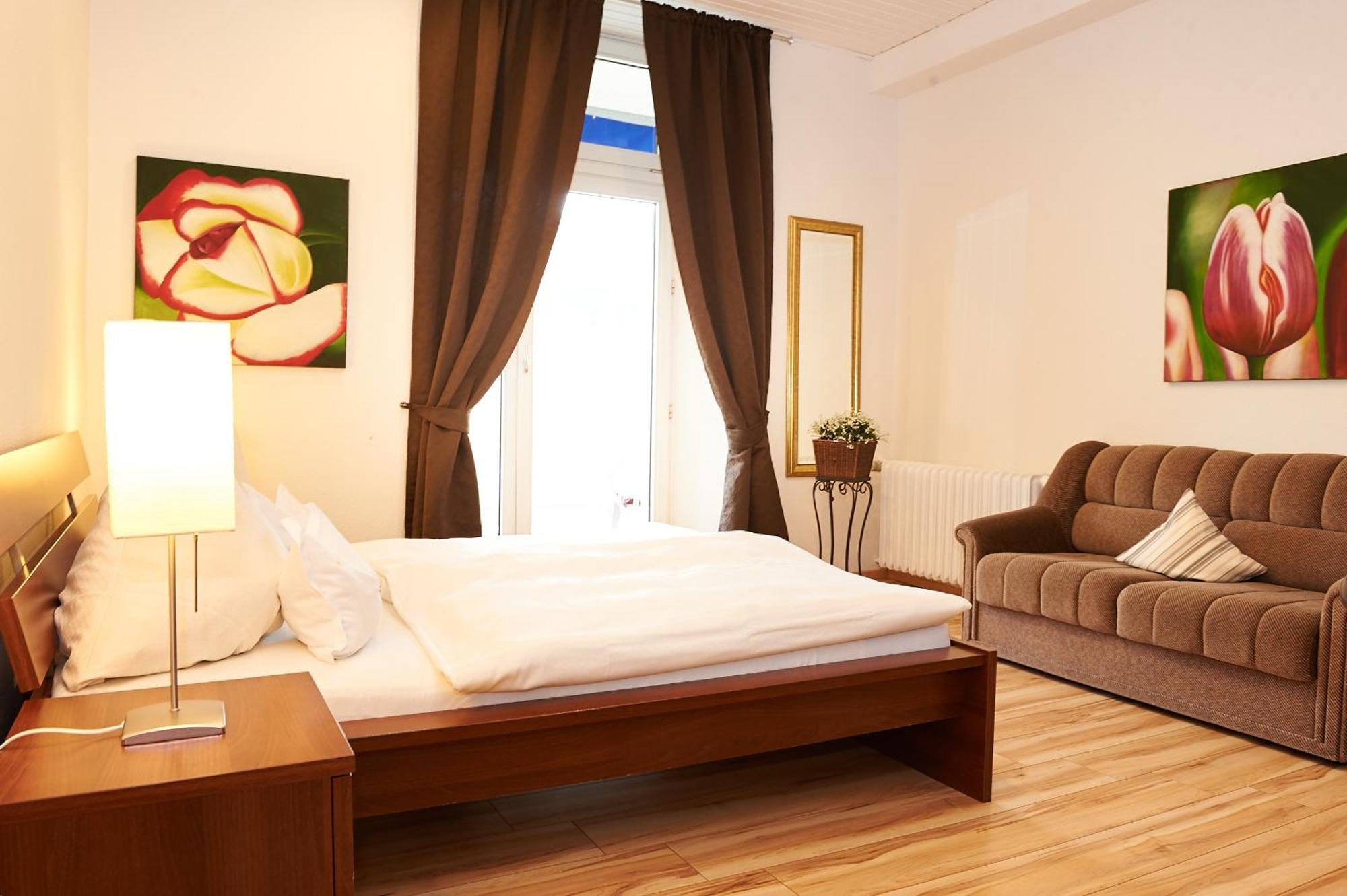 Vegan Hotel Und Restaurants Nicolay 1881 ツェルティンゲン・ラハティグ エクステリア 写真