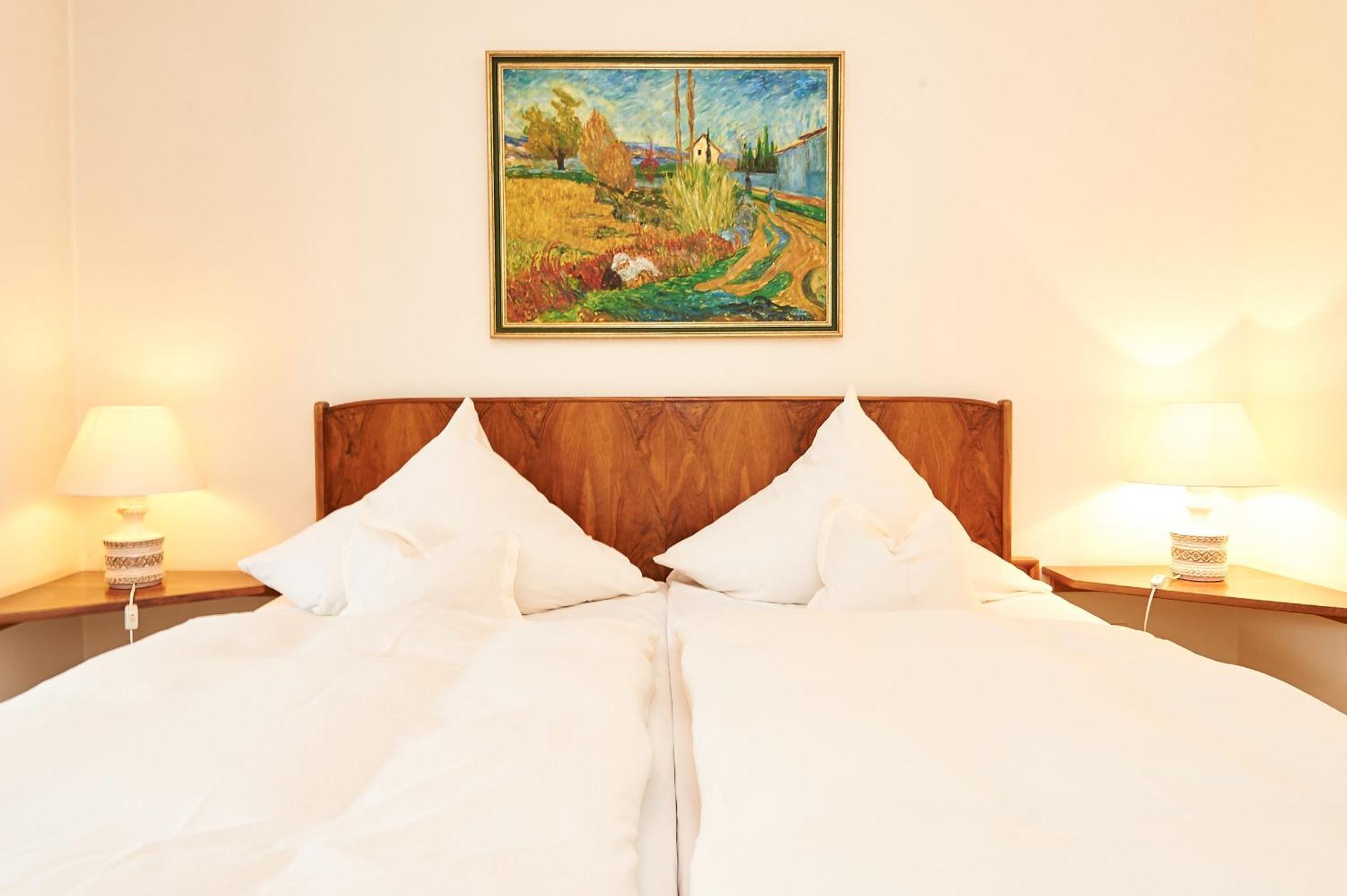 Vegan Hotel Und Restaurants Nicolay 1881 ツェルティンゲン・ラハティグ エクステリア 写真