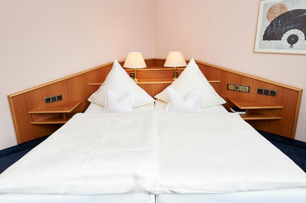 Vegan Hotel Und Restaurants Nicolay 1881 ツェルティンゲン・ラハティグ エクステリア 写真
